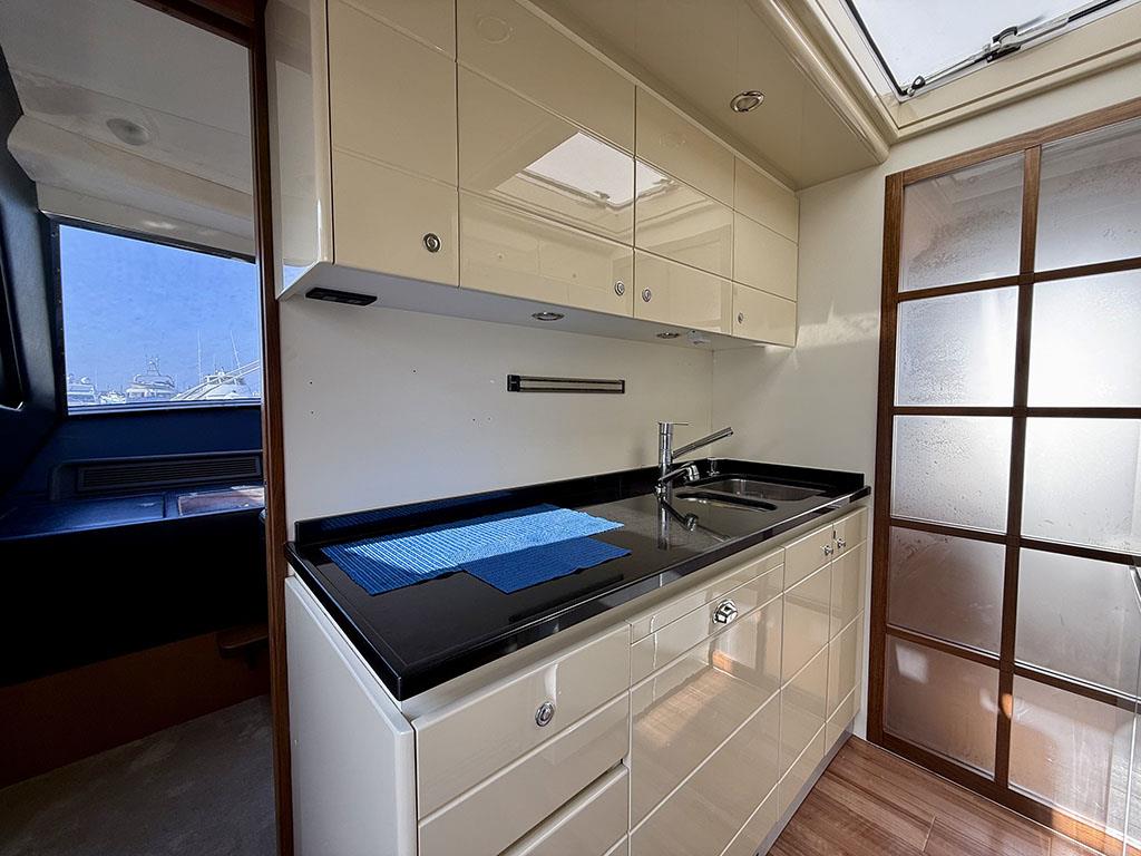 2005 FERRETTI YACHTS 731 